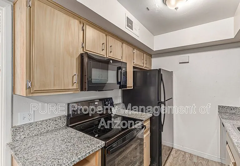 8847 N 8th St #102 — Photo 4