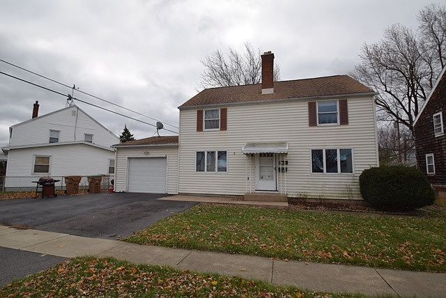 1st image of 2 Ellen Dr