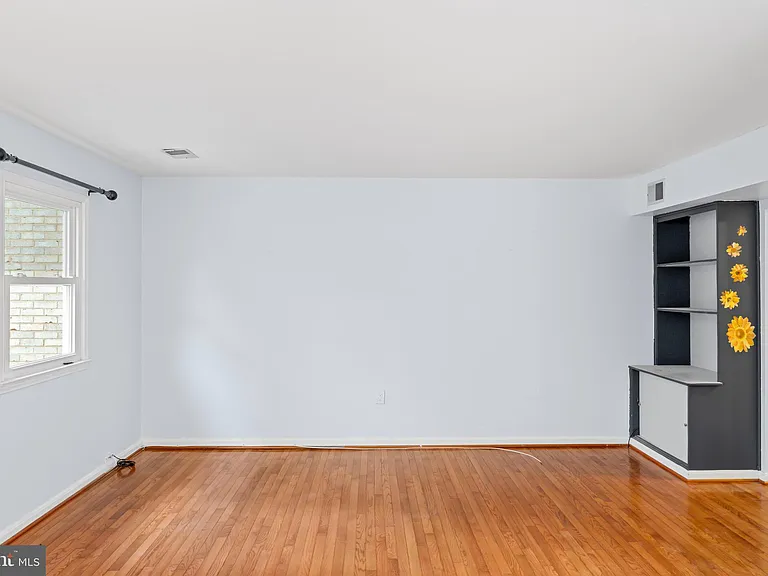 2053 Mayflower Dr — Photo 7