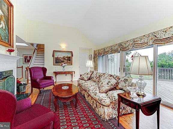 5th image of 32 Southridge Dr