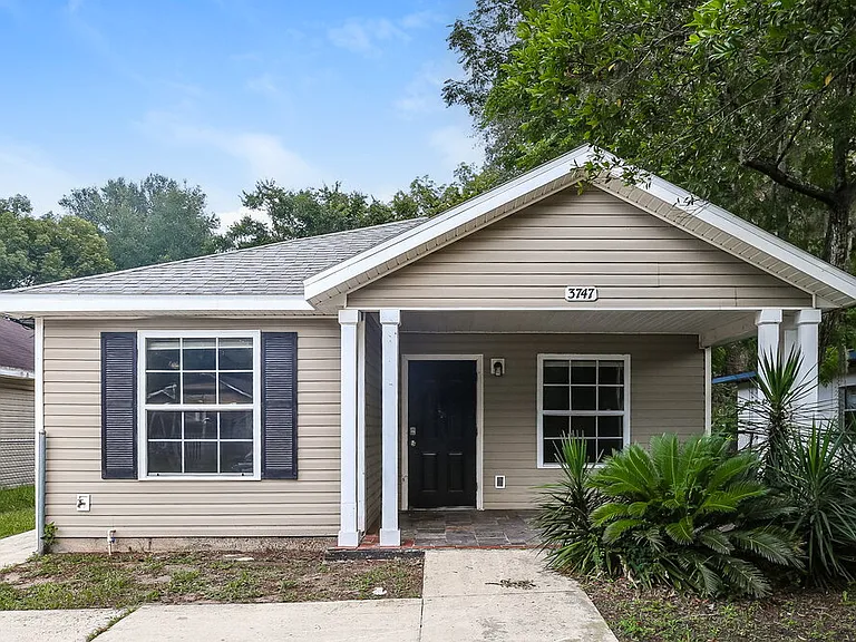 3747 Peachtree St — Photo 1