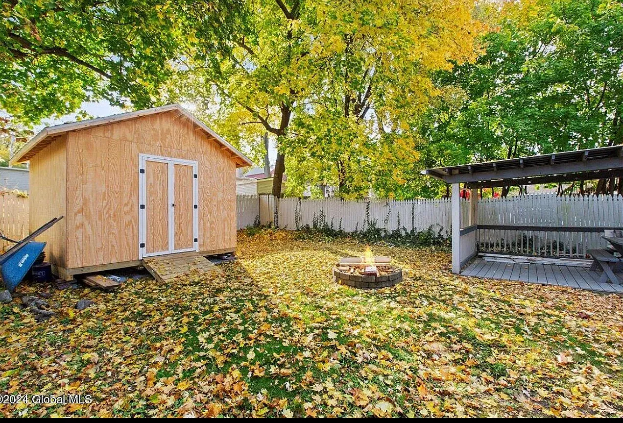 3 bed, 1600 sqft, $1,750 — Photo 3