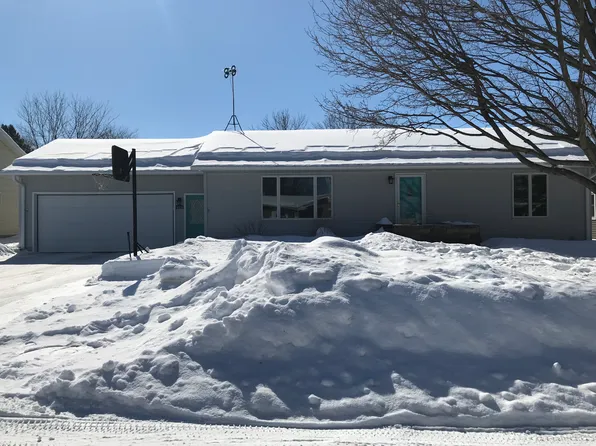 2121 Pine Tree Ct, Clear Lake, IA 50428
