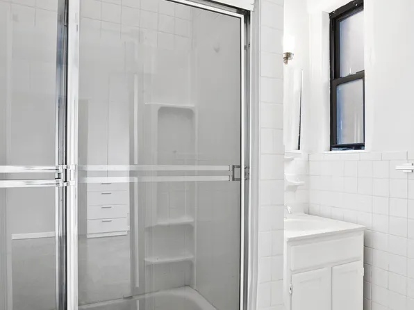 140 West 69th Street image 4 of 22