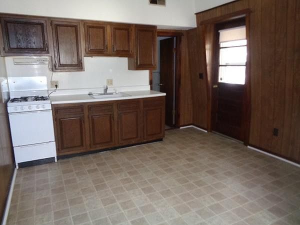 2nd image of 98 E Main St APT 6