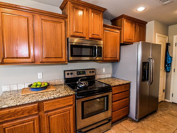 3rd image of 407 W Worchester St