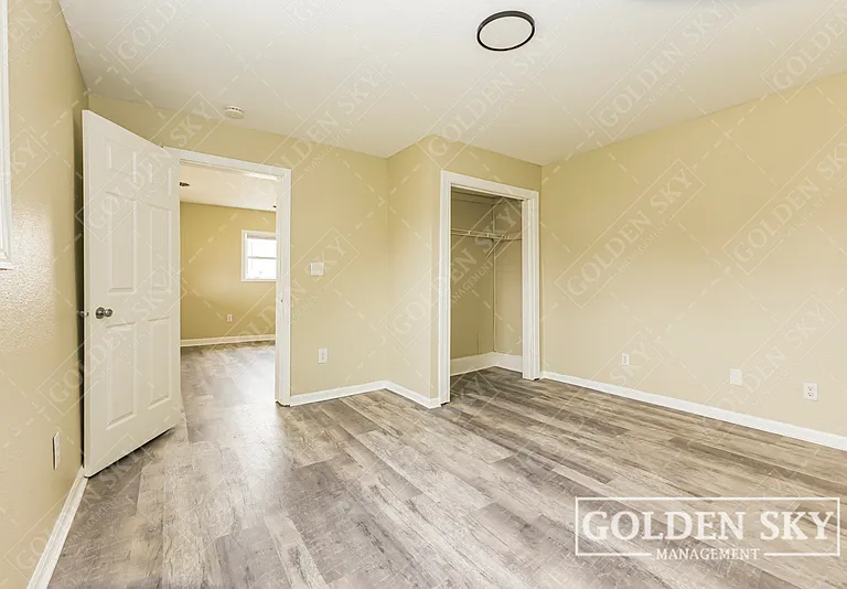 2109 S Hoyt Ave — Photo 8