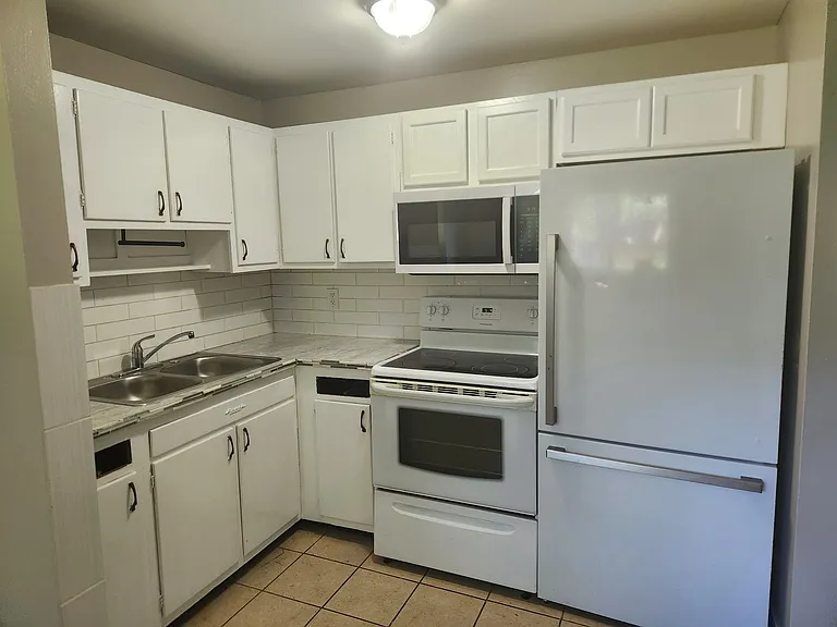 1706 Lilac Ct — Photo 7