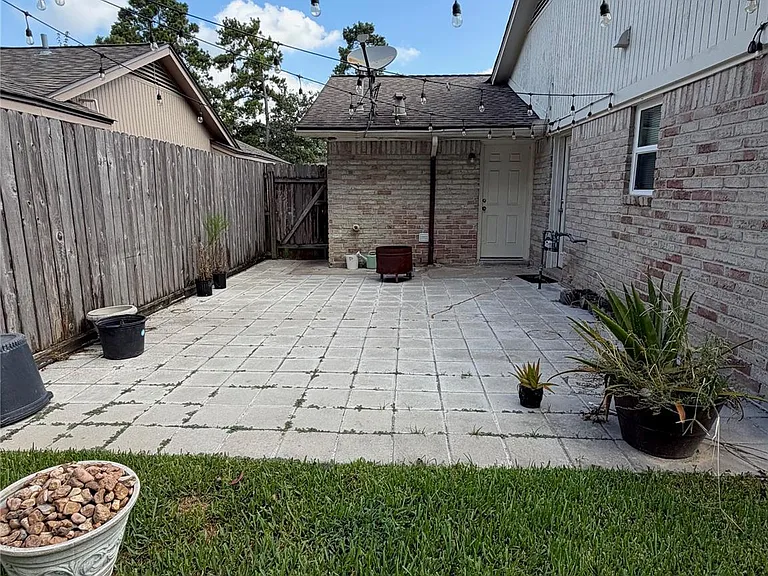 2418 Tinechester Dr — Photo 17
