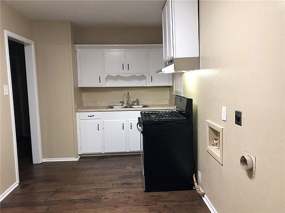 4th image of 809 Renfro Dr