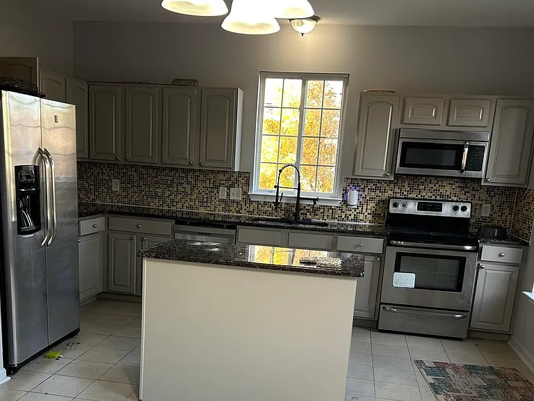 2141 Arcadia Dr — Photo 2