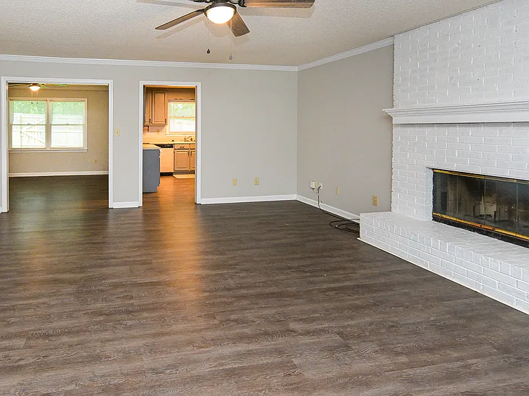 157 Greenwood Dr — Photo 4