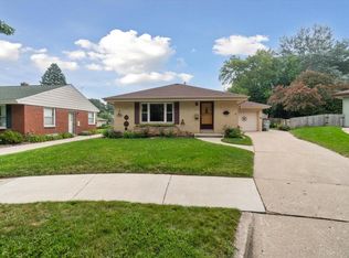 3668 S Quincy Ct, Milwaukee, WI 53207
