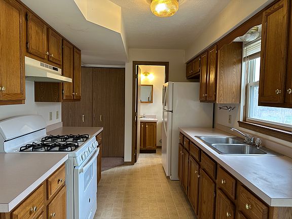 3rd image of 437 E Erie St #437