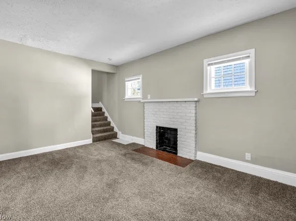 936 Selwyn Rd, Cleveland Heights, OH 44112