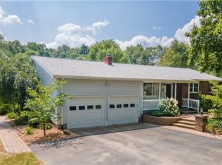 120 Old Colony Dr, New Castle, PA 16105