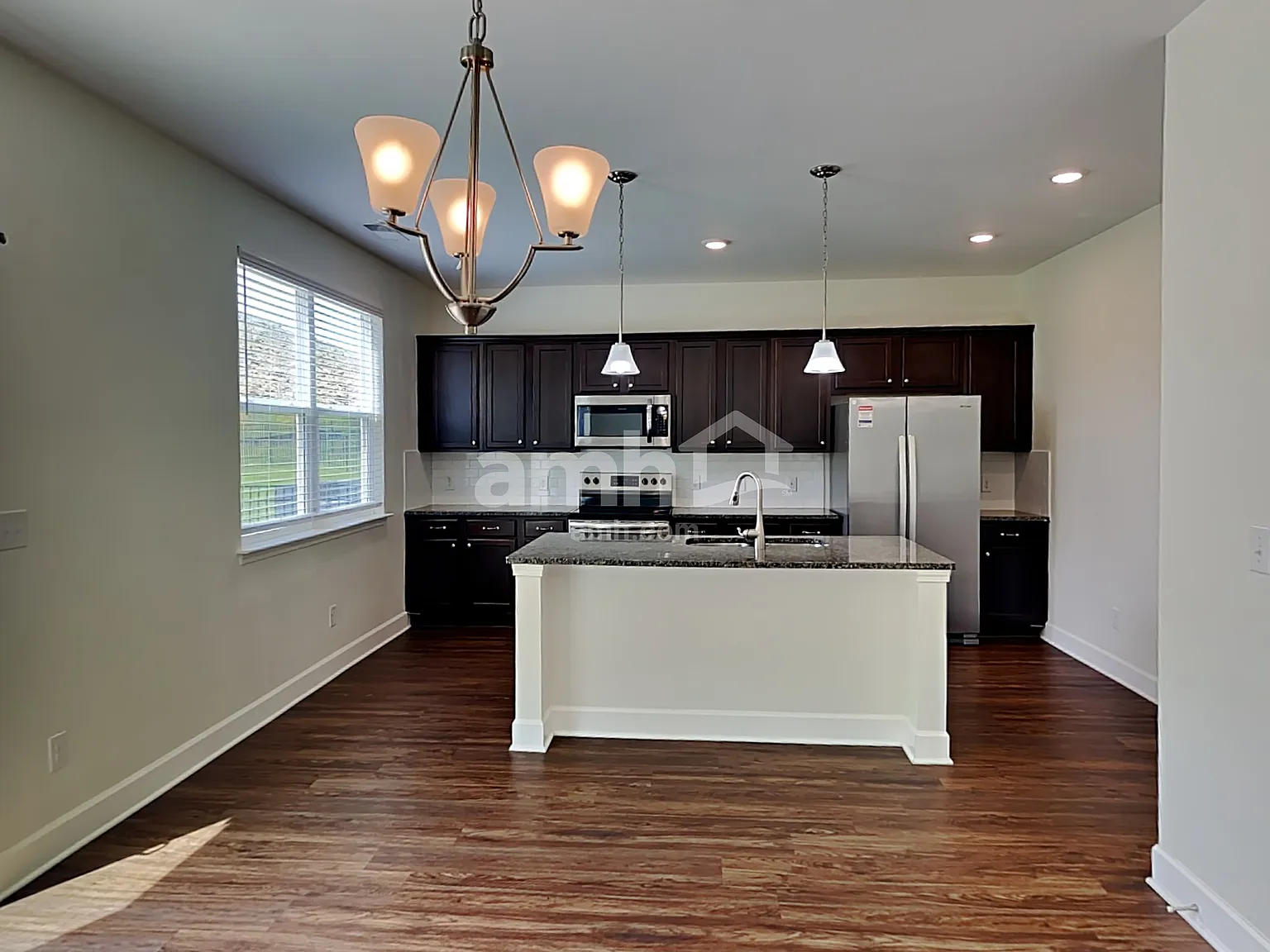 3 bed, 2.5 bath, 1895 sqft, $2,420 — Photo 3