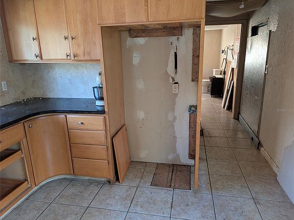 5th image of 25314 Luke St