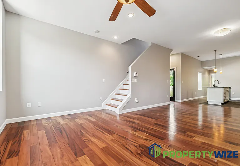 1527 Light St #2 — Photo 8