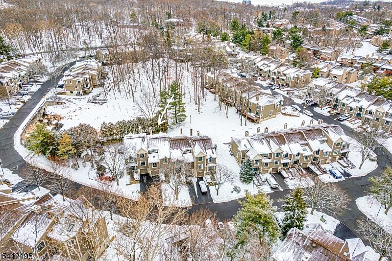 1st image of 44 Mill Pond Rd #44