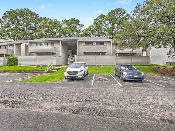 2nd image of 806 Greenmeadow Dr