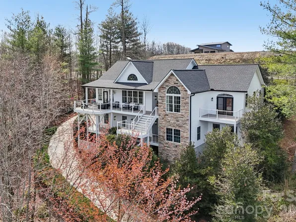 1409 Woodsong Dr, Hendersonville, NC 28791