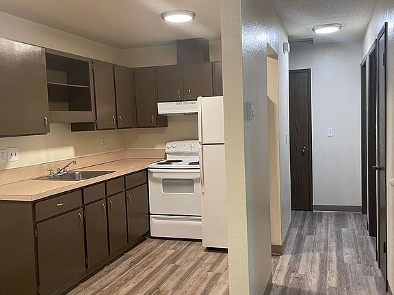 3rd image of 1695 Oak St #9