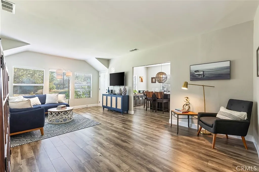 2 bed, 1062 sqft, $4,000 — Photo 3