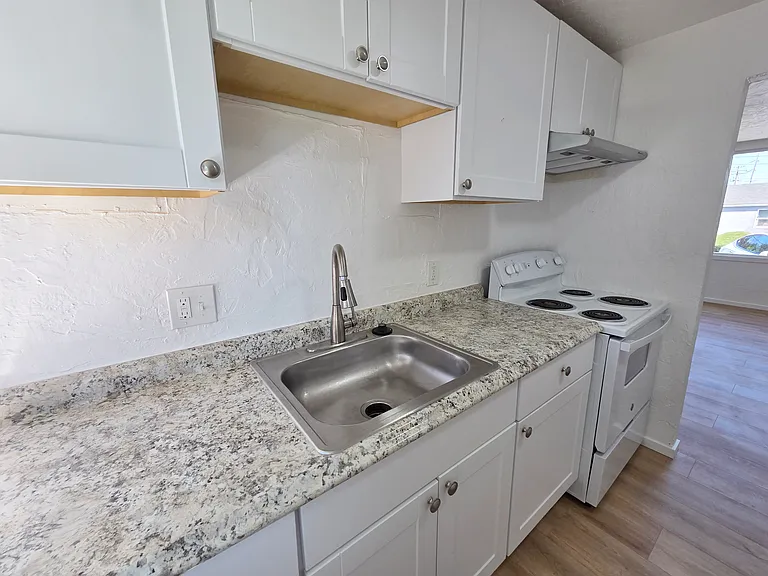 Gilbert Square Apartments — Photo 7