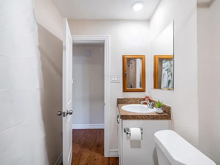 Hollybrook Ln — Photo 10