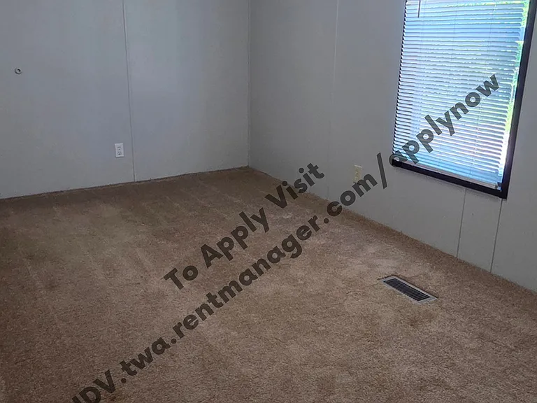 943 Lindsey St — Photo 7