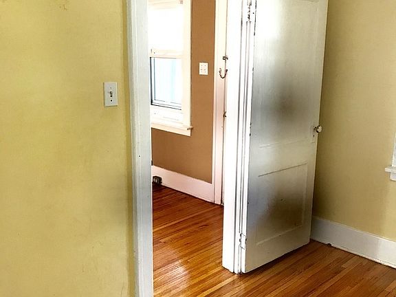 5th image of 1378 Benjamin Ave #1378