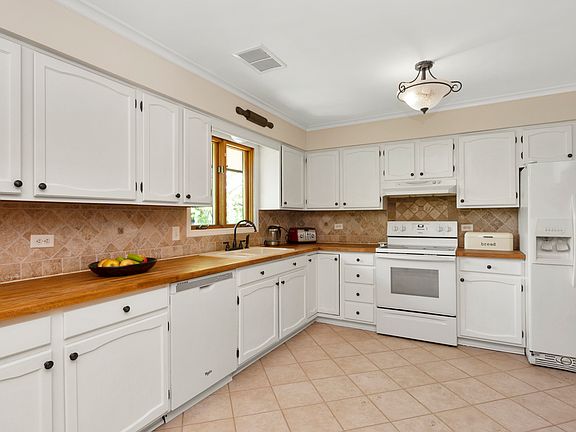 5th image of 11006 S Theresa Cir APT 3D