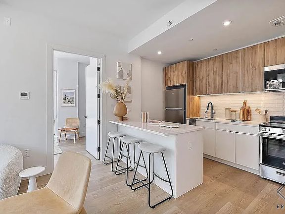 2nd image of 80 Linden Blvd #5C