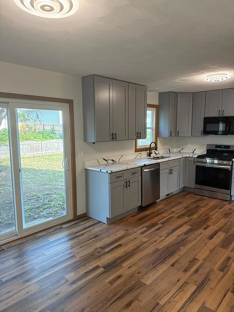 3 bed, 1.5 bath, 1333 sqft, $2,150 — Photo 4