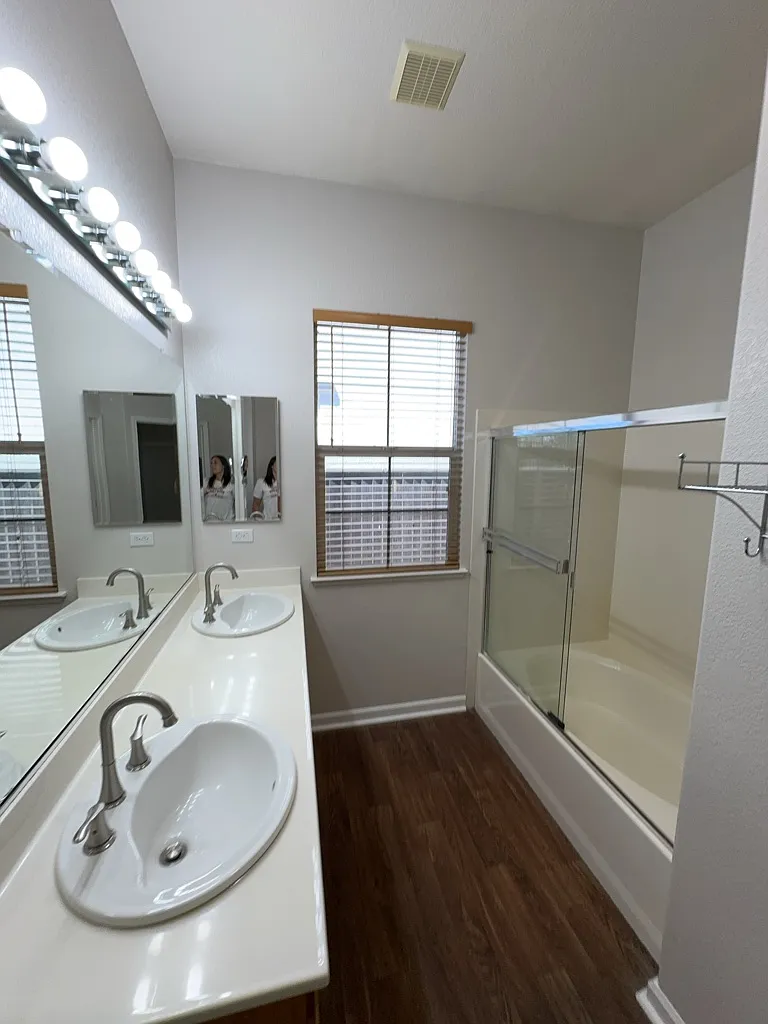 4 bed, 1851 sqft, $3,095 — Photo 4