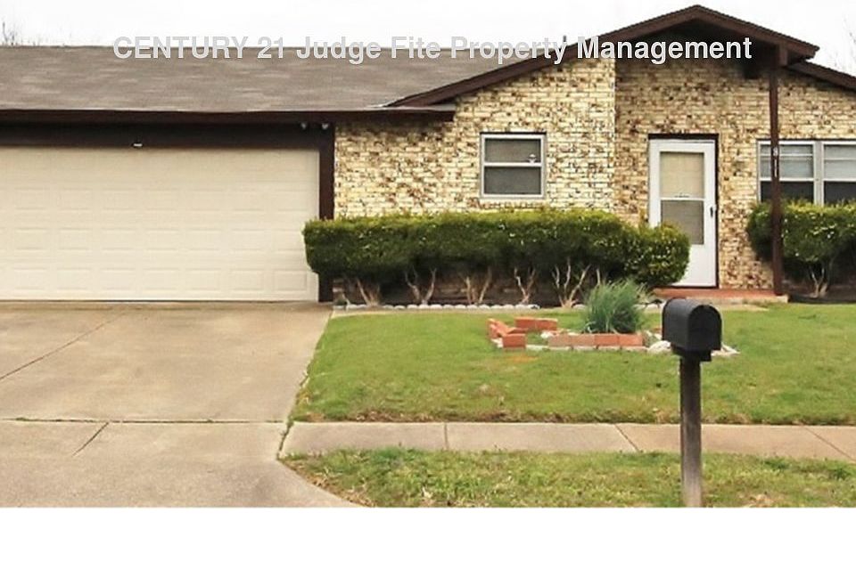 1st image of 811 N Lisa Ln