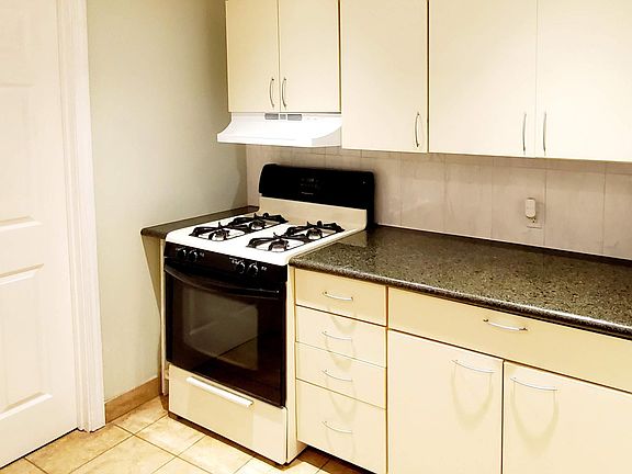 4th image of 850 Judah St #A