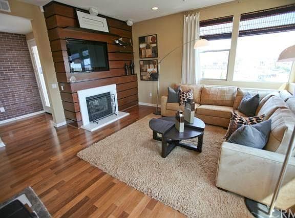 4th image of 5550 Boardwalk Unit 201