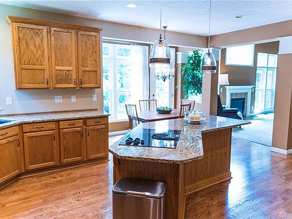4th image of 75 Blackford Dr