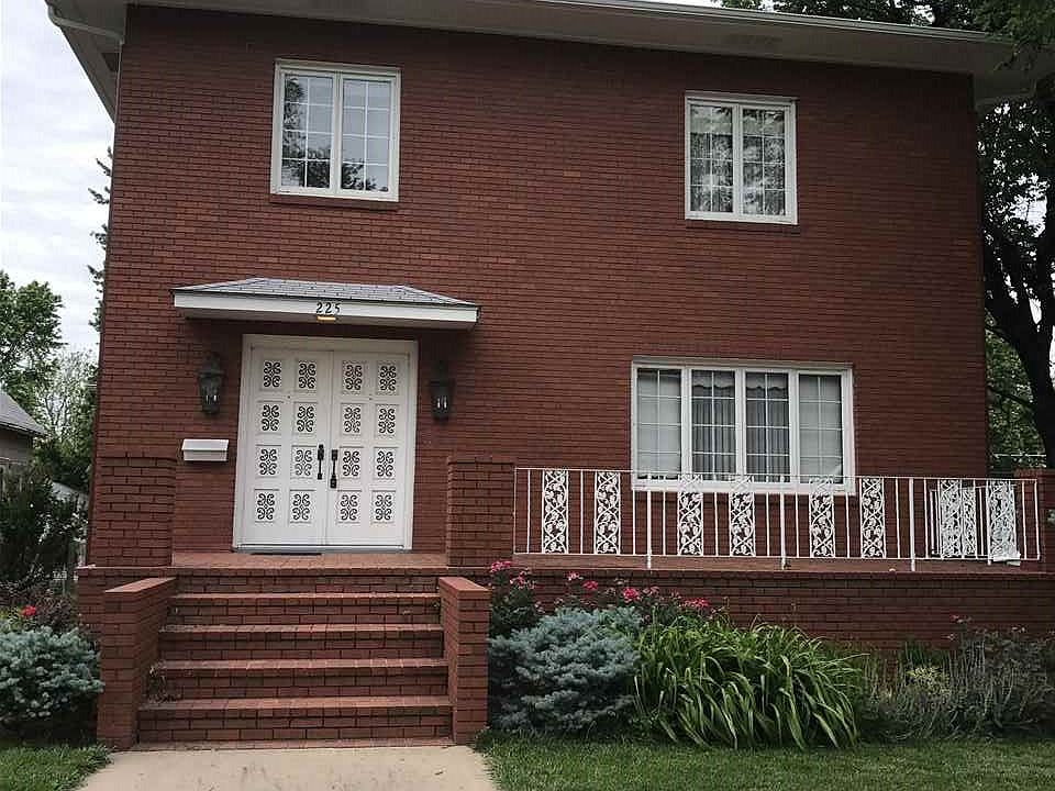 1st image of 225 N 3rd St