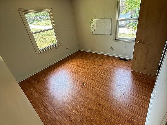 4th image of 110 Cambridge Cir