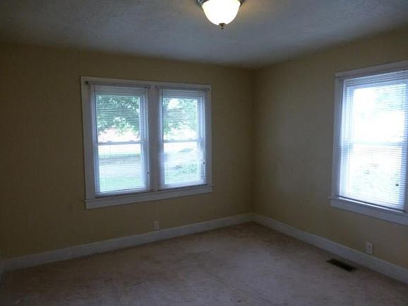 4th image of 3213 Clover St
