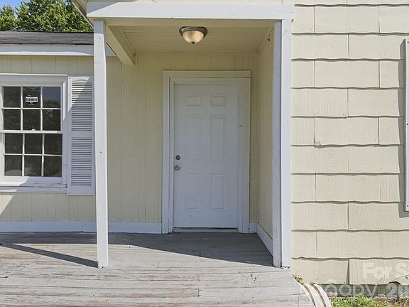 3rd image of 1208 E Arch St