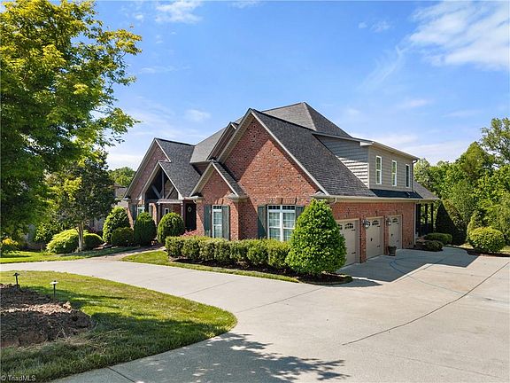 2nd image of 2133 Cherrywood Dr
