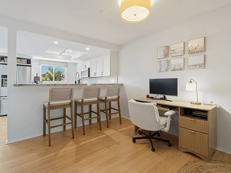 2112 Warfield Ave #9 — Photo 9