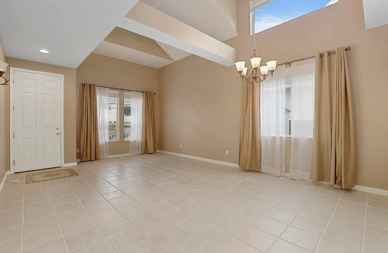 4 bed, 2261 sqft, $3,500 — Photo 2