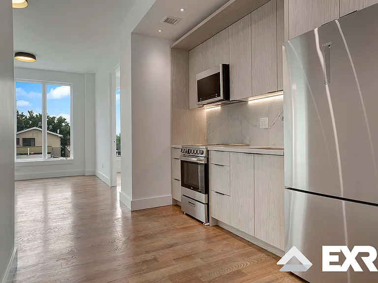 152 Erasmus St #307 — Photo 8