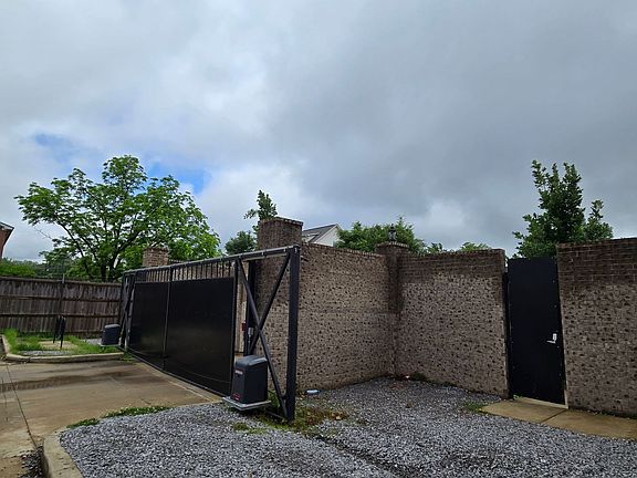 3rd image of 613 Brister St #D