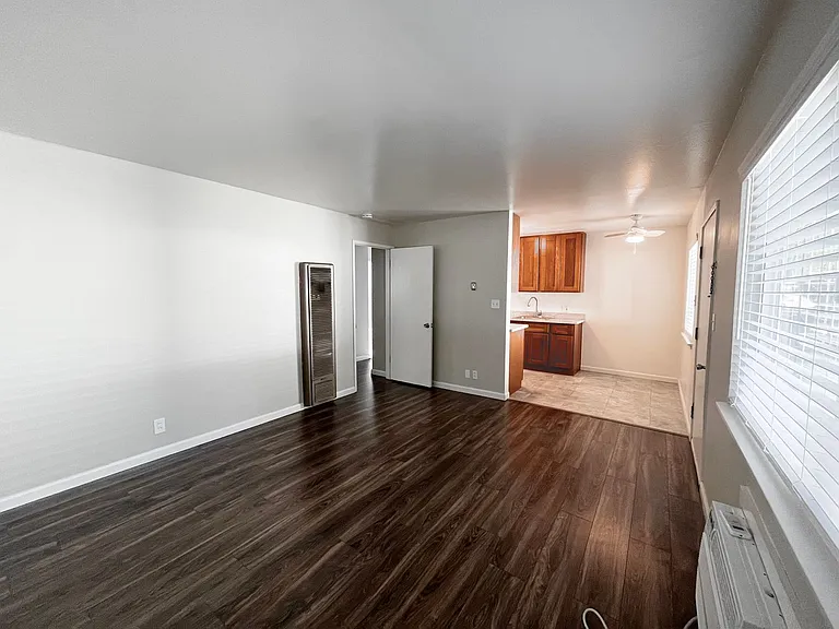 2517 W Street — Photo 2